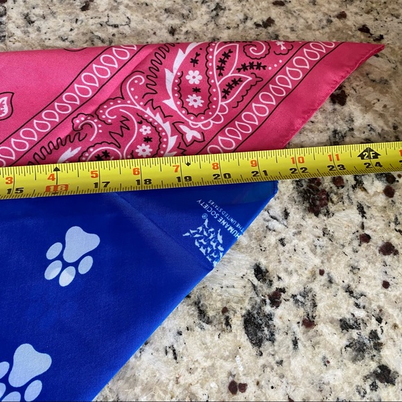 Doggy Bundle. FunFeeder, Bow-tie, and Bandanas - Picture 7 of 16